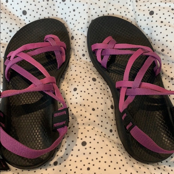 womens pink chacos